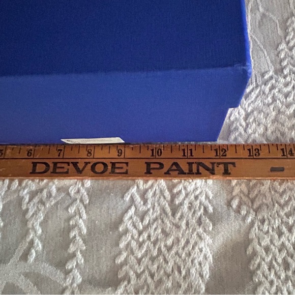 Stuart Weitzman Large Box 12” W X 16 1/2” - Picture 10 of 13